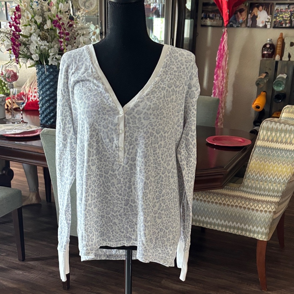 NWT Women's White Leopard Print Long Sleeve Top